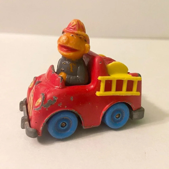 Vtg 1983 Sesame  Street Diecast Bert Taxi Big Bird Ernie Fire Truck PVC Figures - Picture 10 of 13